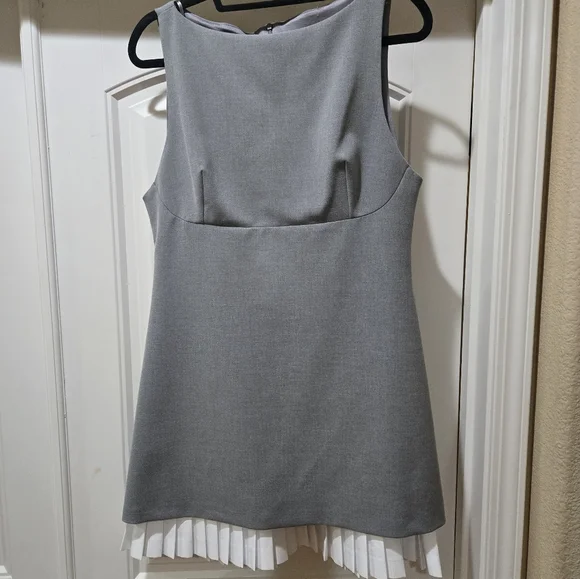Zara Gray and White Mini Dress w/Pleats - XL but fits like L - Picture 7 of 7